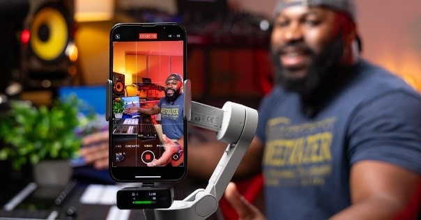 تجهیزات عکاسی و فیلم‌برداری (گوشی یا دوربین)